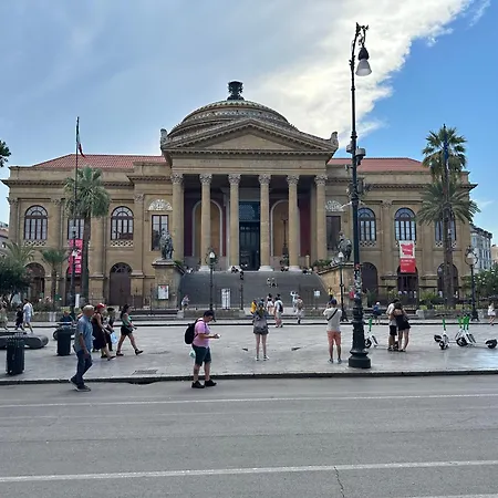 Piazza Verdi Comodo Monolocale Centro Palermo