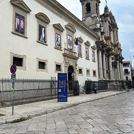Piazza Verdi Comodo Monolocale Centro